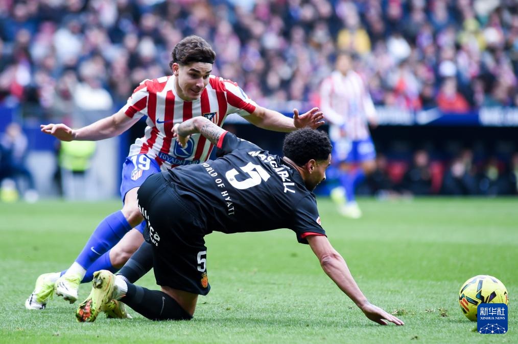 T1战队阵容决策内幕曝光：教练组与CEO权力博弈 Gumayusi首发争议解析